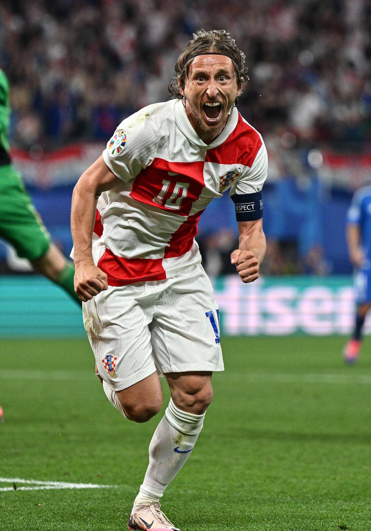 克罗地亚队稳定发挥，成功晋级欧锦赛强的简单介绍