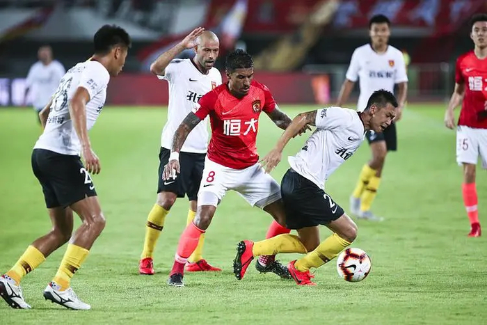 关于鲁能主帅吐槽：恒大不在我眼里的信息