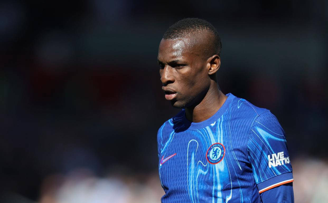 关于切尔西球员缺席比赛，战术调整颇具挑战性的信息