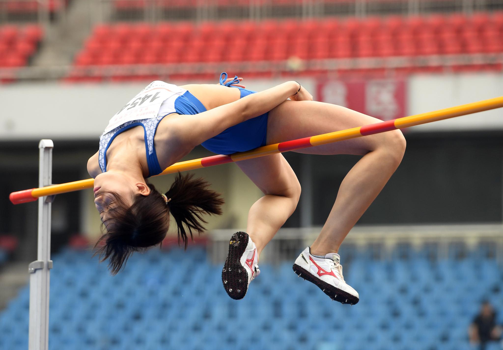 包含发挥出色！跳高选手获得冠军！的词条