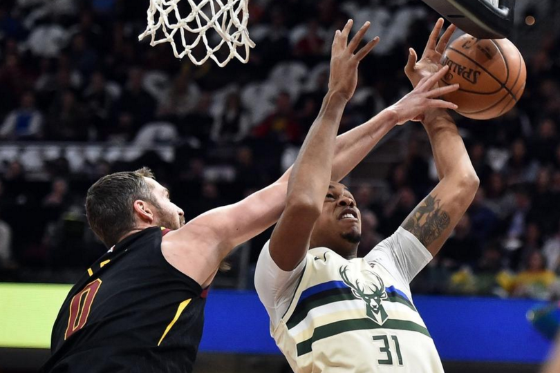 骑士碾压雄鹿，克莱高光表现的简单介绍